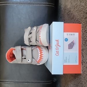 Cat and Jack toddler shoe sz 7